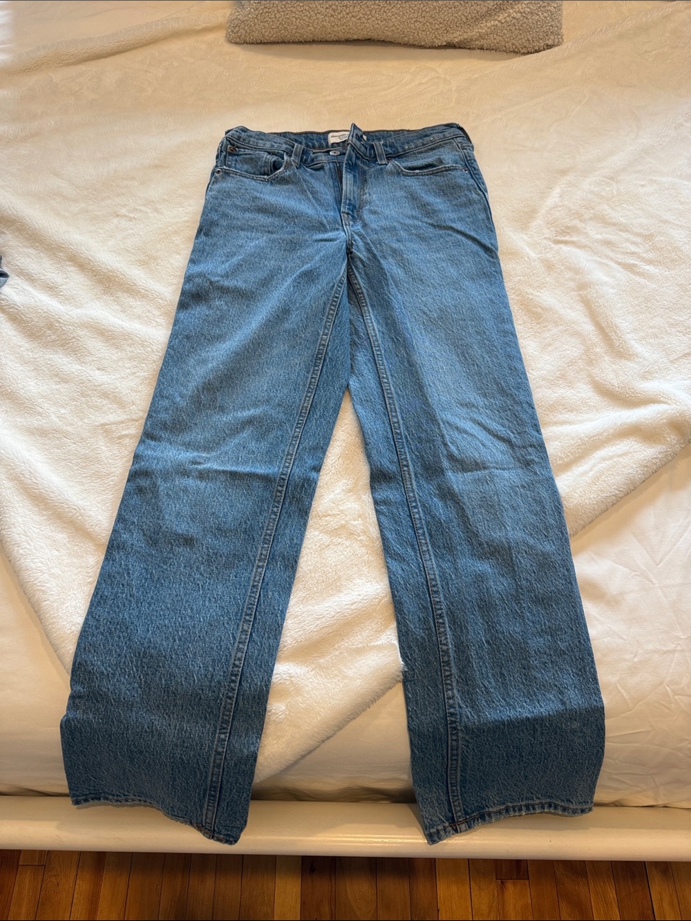 Abercrombie and Fitch mid rise straight 27